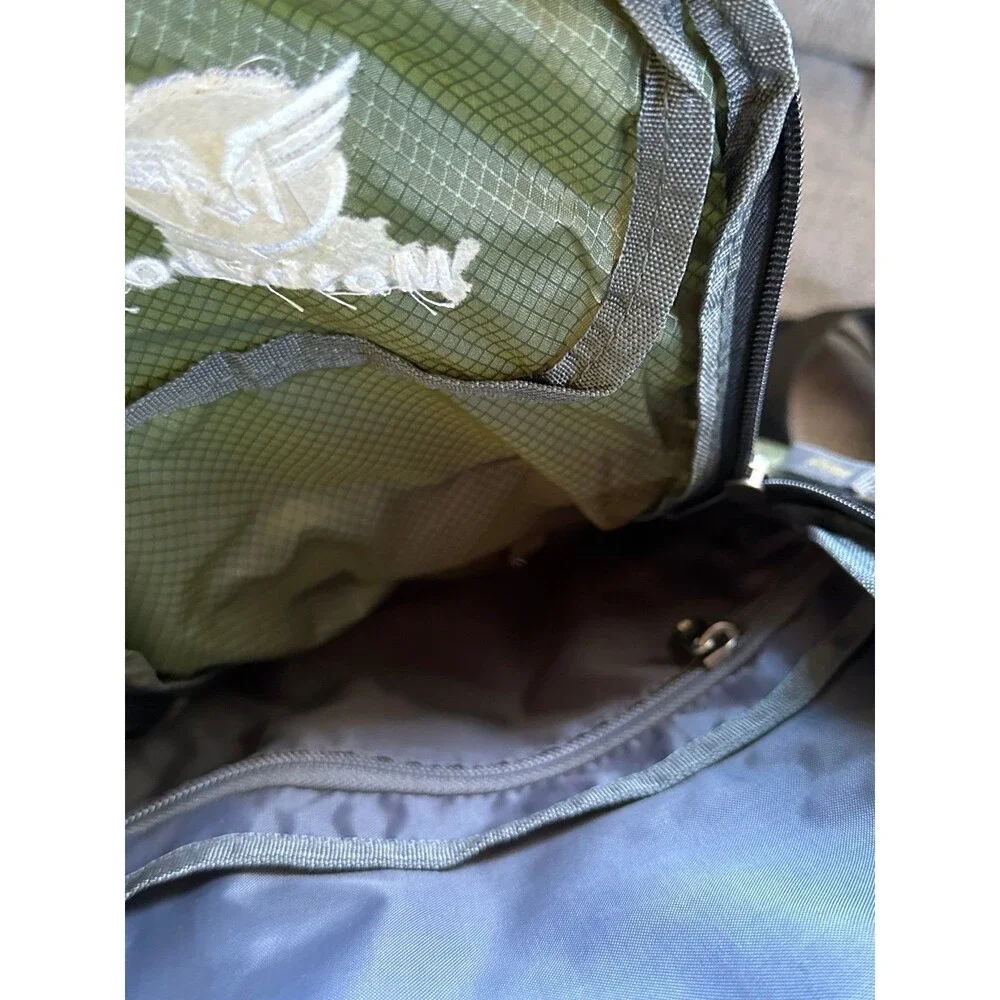Mothybot Outdoor Durable Water Resistant Nylon Insulated Hydration Backpack